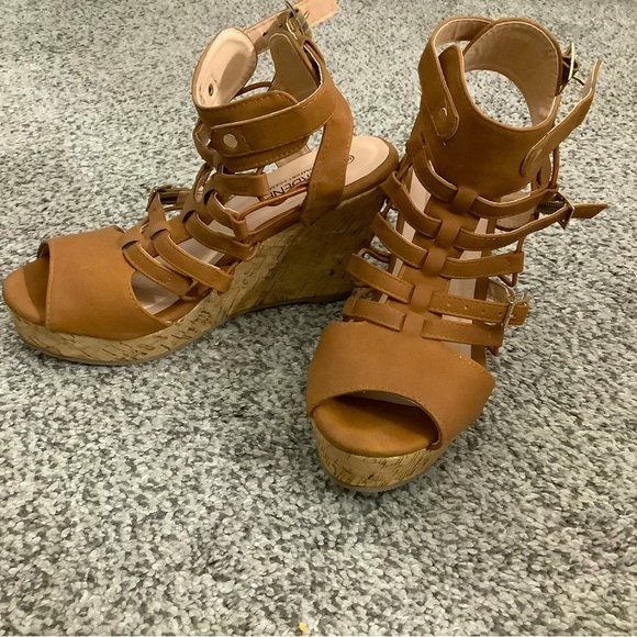 Ardene brown chunky platform heels - Picture 2 of 5